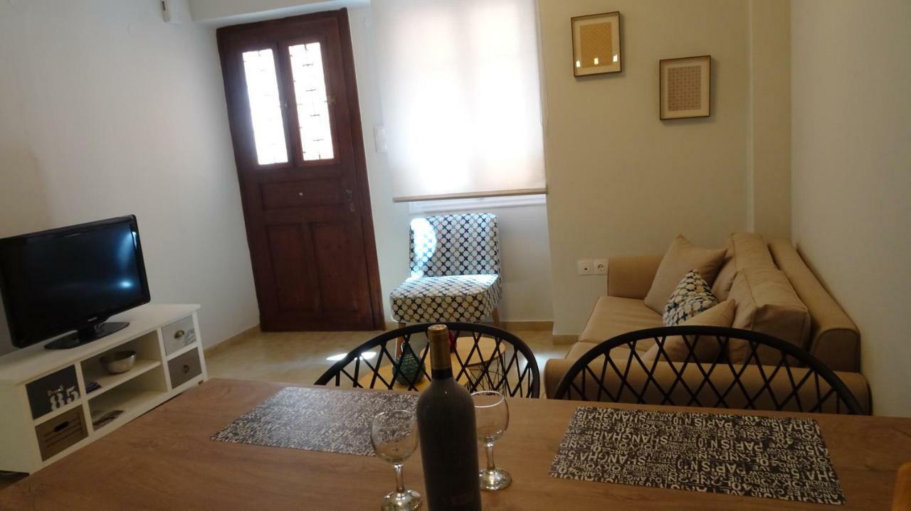 Elegant And Comfortable Apartment In The City Center Ermoupoli Exterior foto