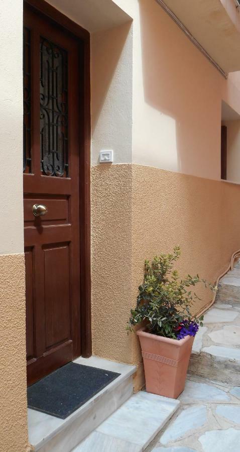 Elegant And Comfortable Apartment In The City Center Ermoupoli Exterior foto