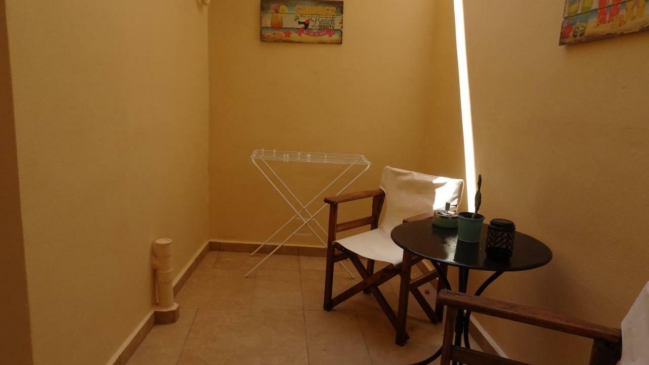 Elegant And Comfortable Apartment In The City Center Ermoupoli Exterior foto
